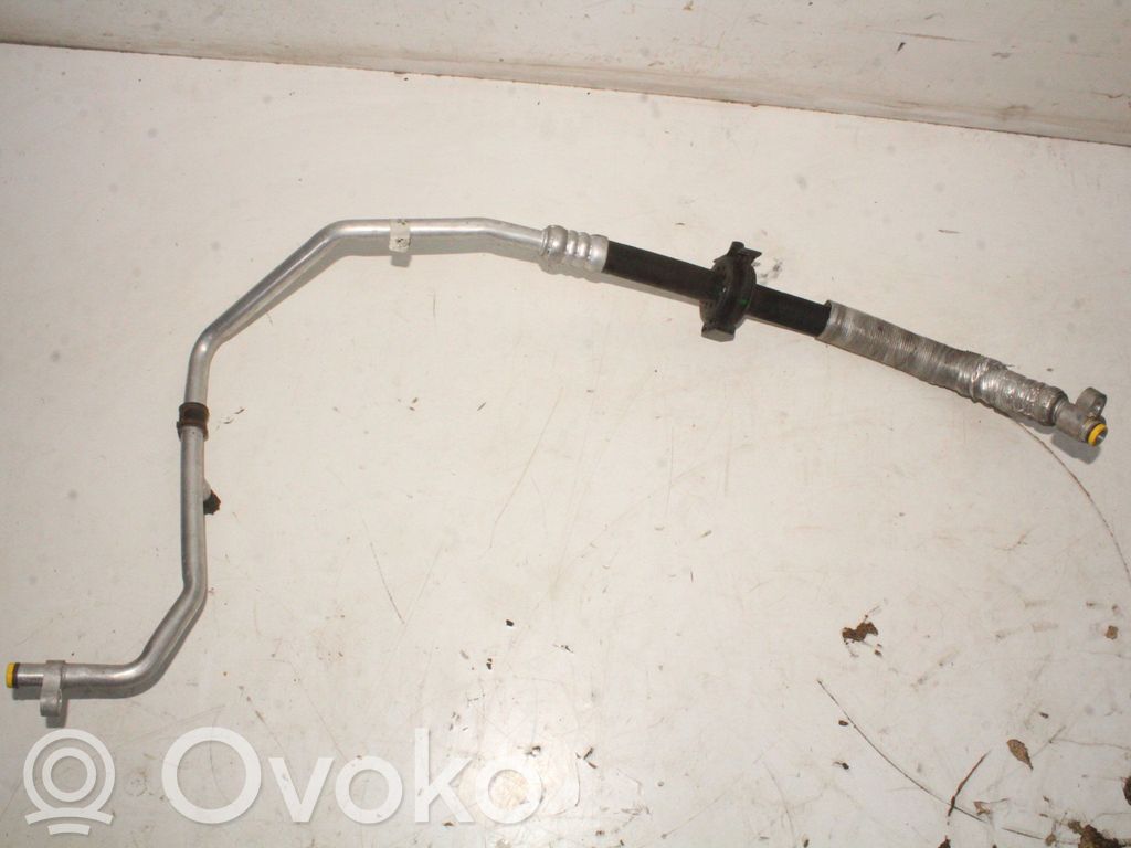 Ilmastointilaitteen putki (A/C)   6982887