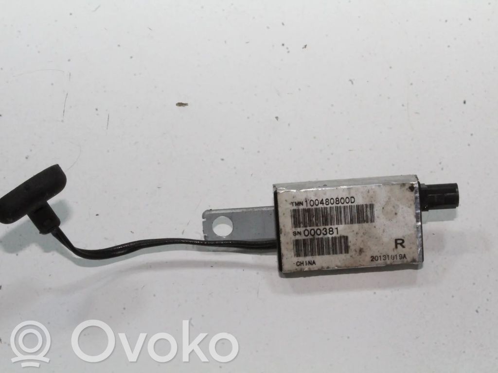 Tesla Model S Pystyantennivahvistin 