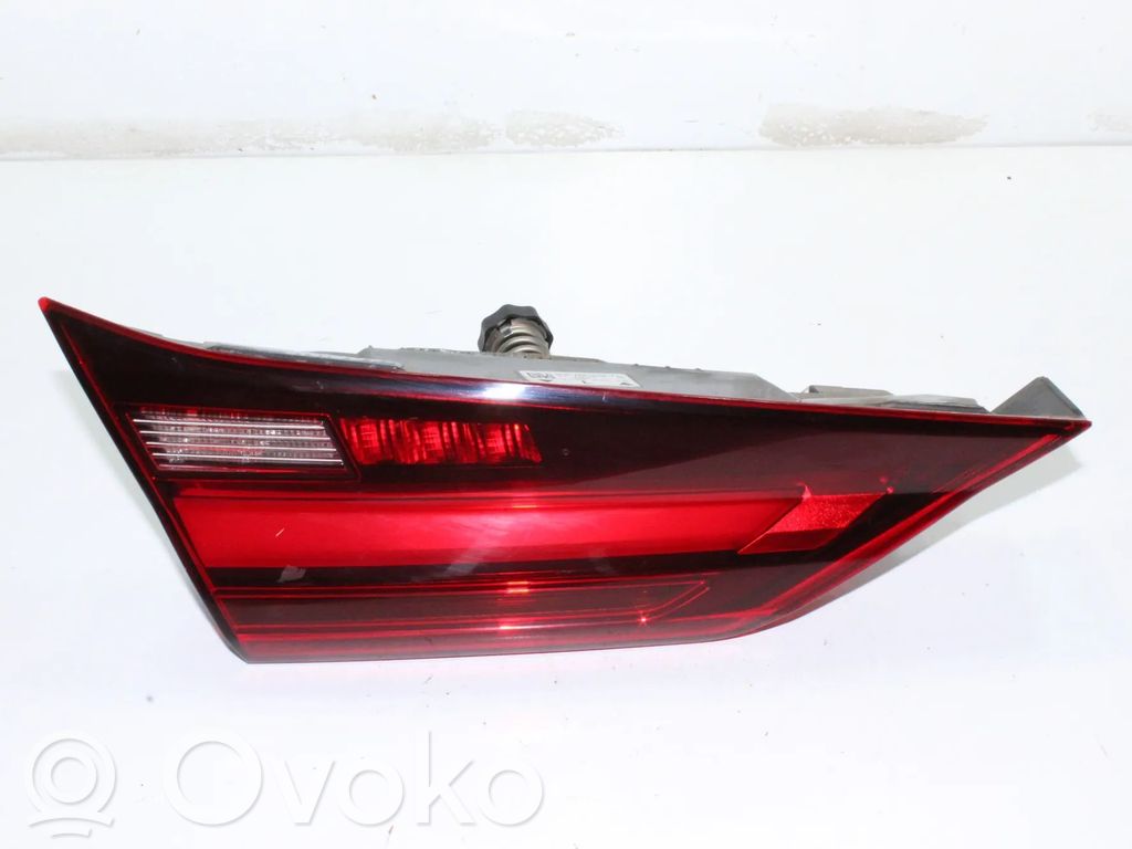 BMW 1 F40 Lampă spate în capacul portbagajului 