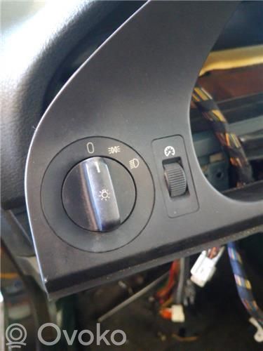 Light switch   8363683
