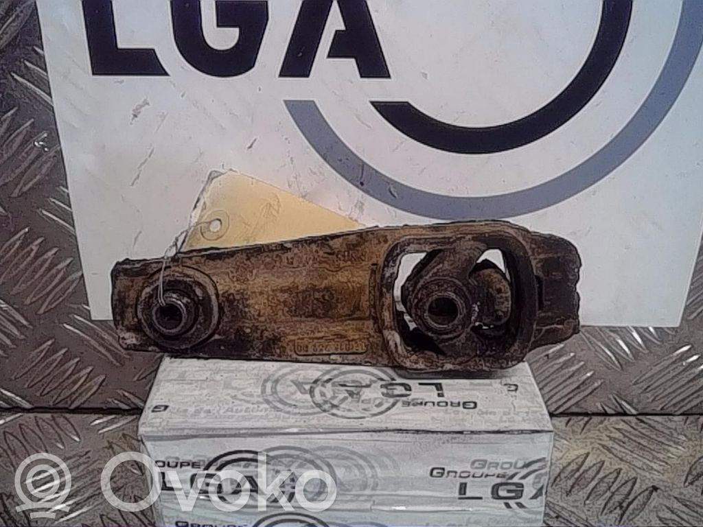 Peugeot 207 Engine mount bracket 