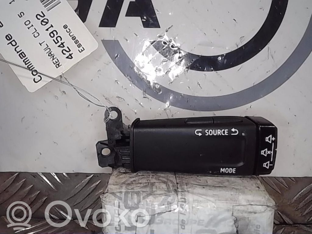 Renault Clio V Head unit multimedia control 