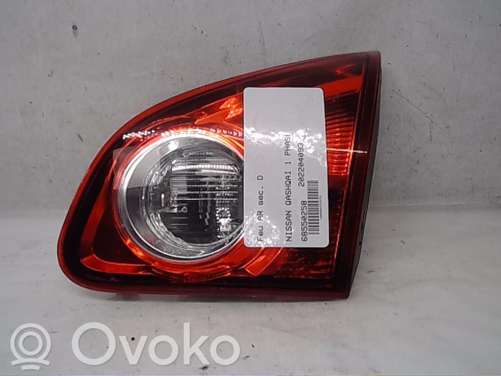 Nissan Qashqai Lampy tylnej klapy bagażnika 