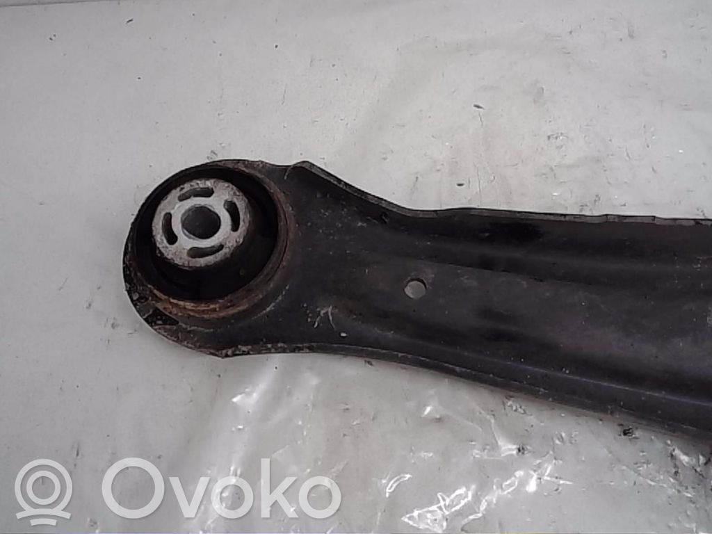 Ford Fiesta Wahacz przedni 