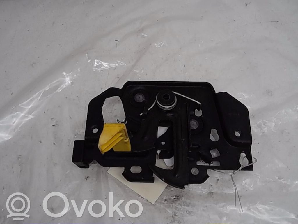 Ford Fiesta Konepellin lukituksen vastakappale 