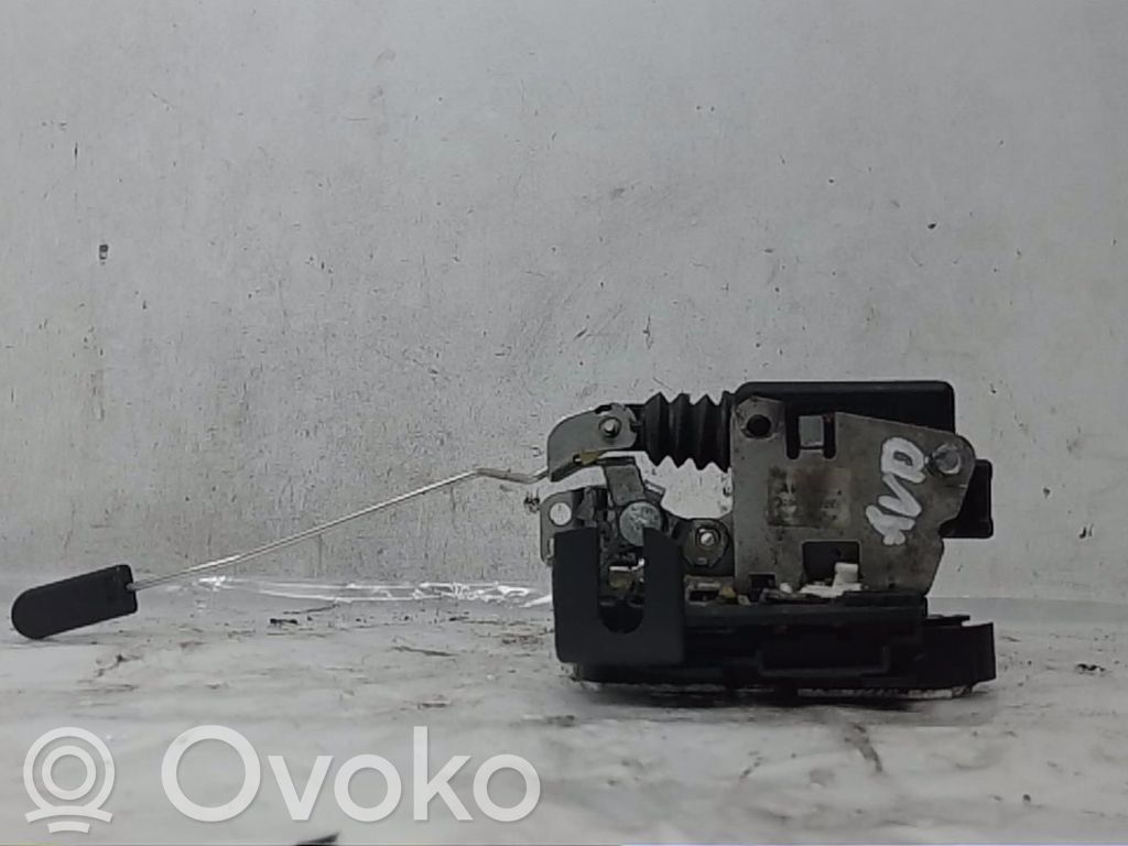Dacia Duster Priekšpusē slēdzene 