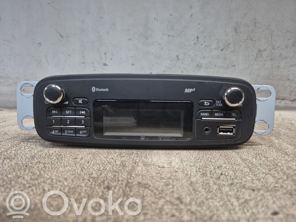 Renault Clio IV Radio/CD/DVD/GPS head unit 