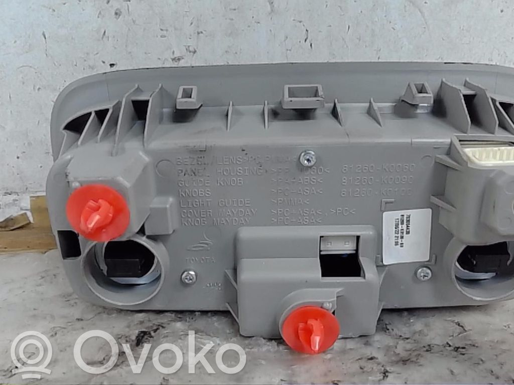 Toyota Yaris XP210 Światło fotela przedniego 