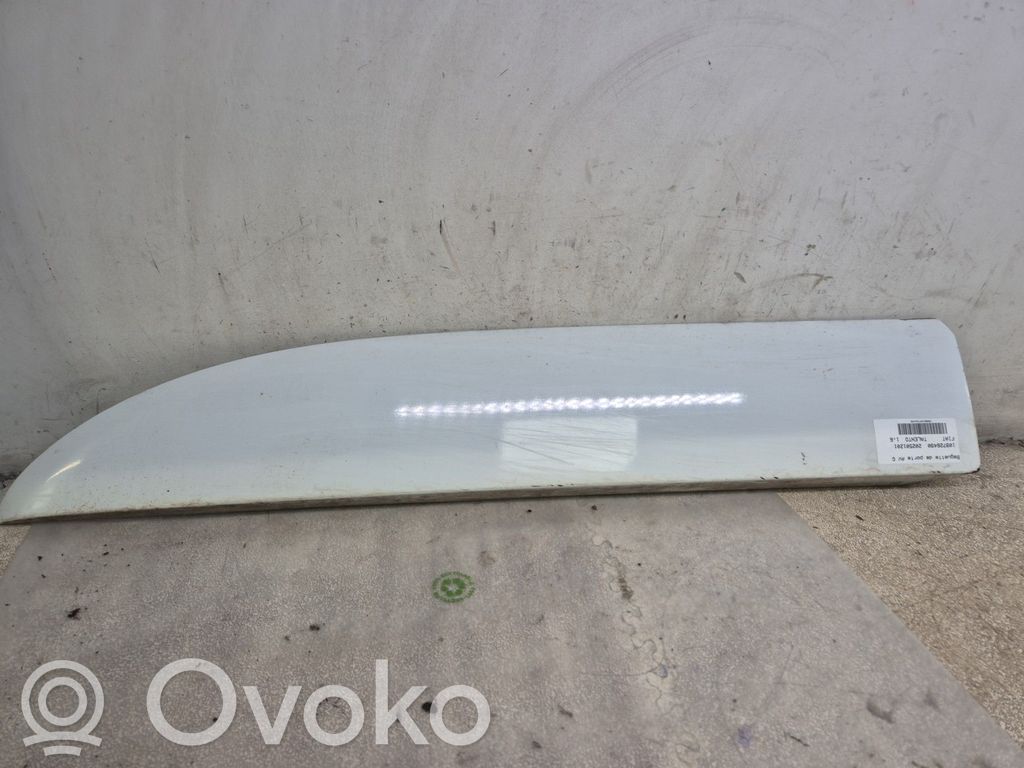 Listwa drzwi przednich   6000617426