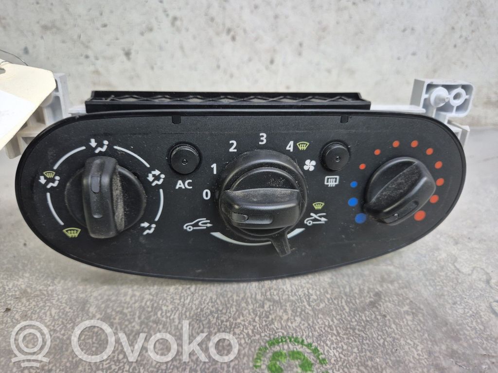 Dacia Duster Climate control unit 