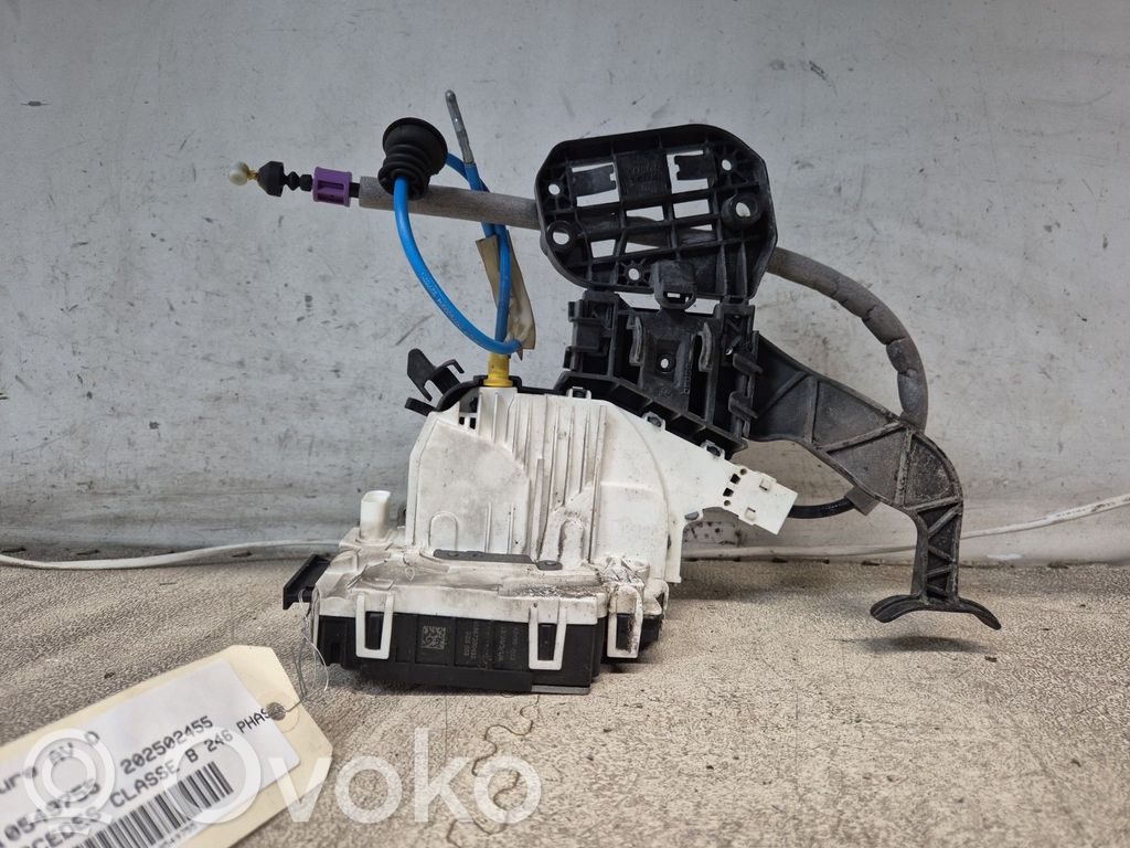 Mercedes-Benz B W246 W242 Zamek drzwi przednich 