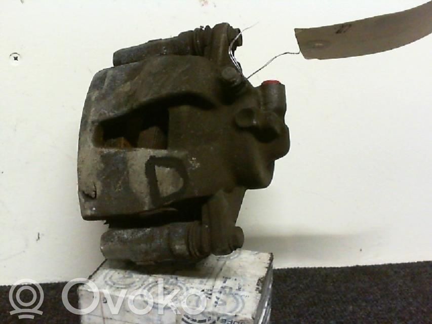 Opel Corsa D Zacisk hamulcowy przedni 