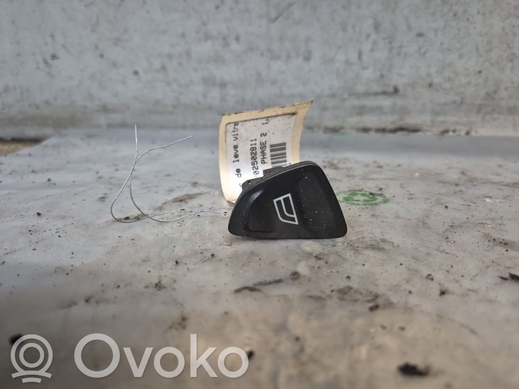 Electric window control switch   1571470