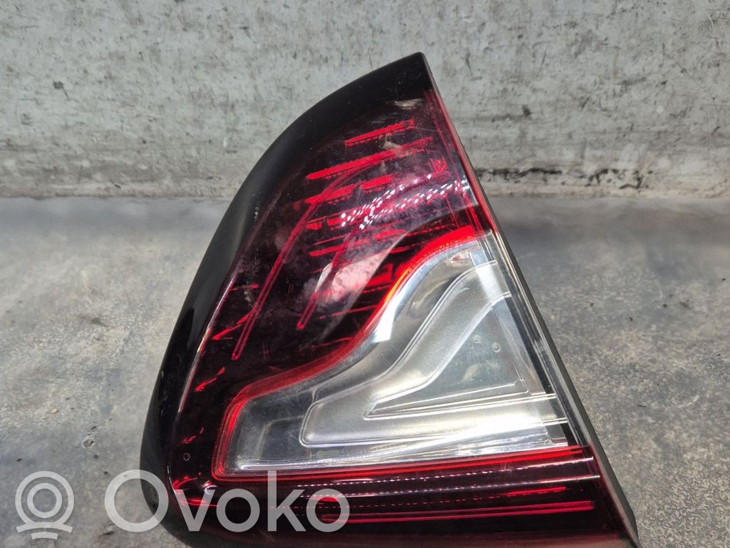 Renault Captur Lampă spate în capacul portbagajului 