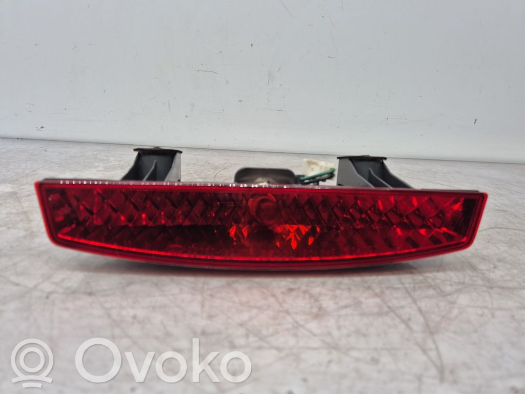 Kolmas/lisäjarruvalo   927501G210