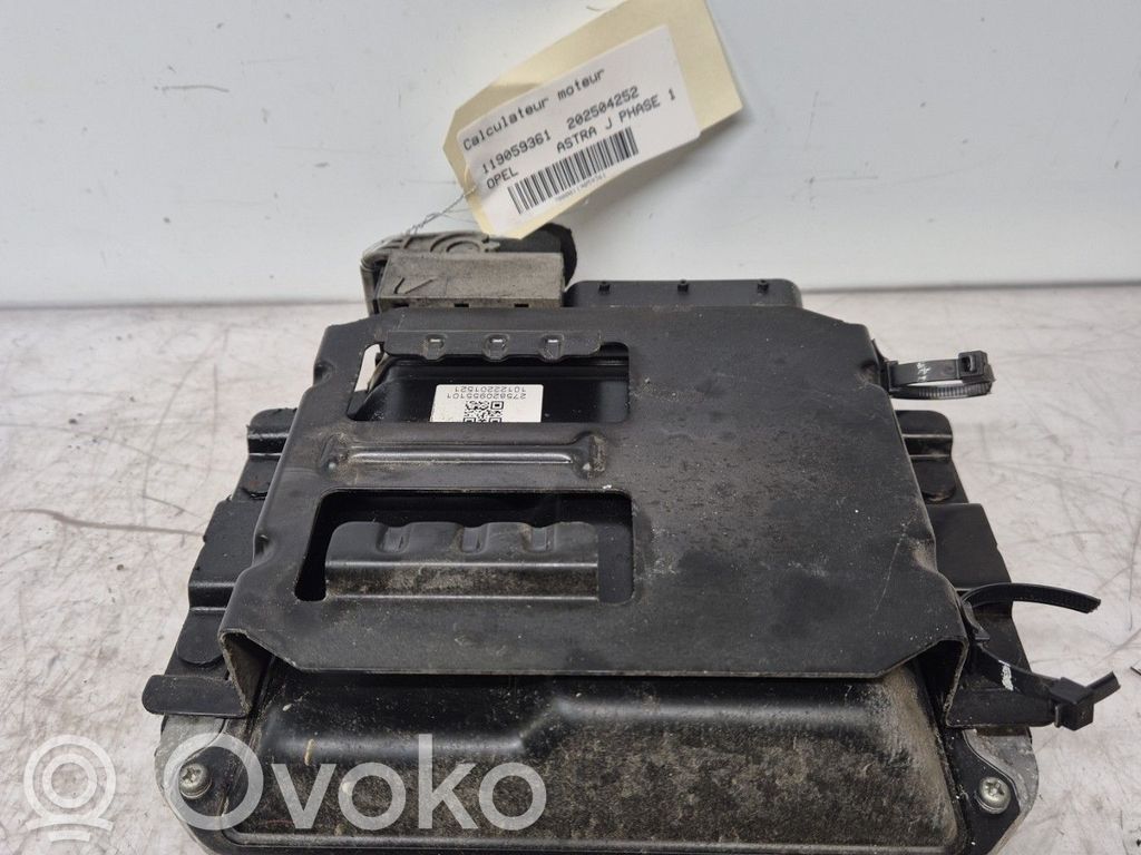 Opel Astra J Engine control unit/module 