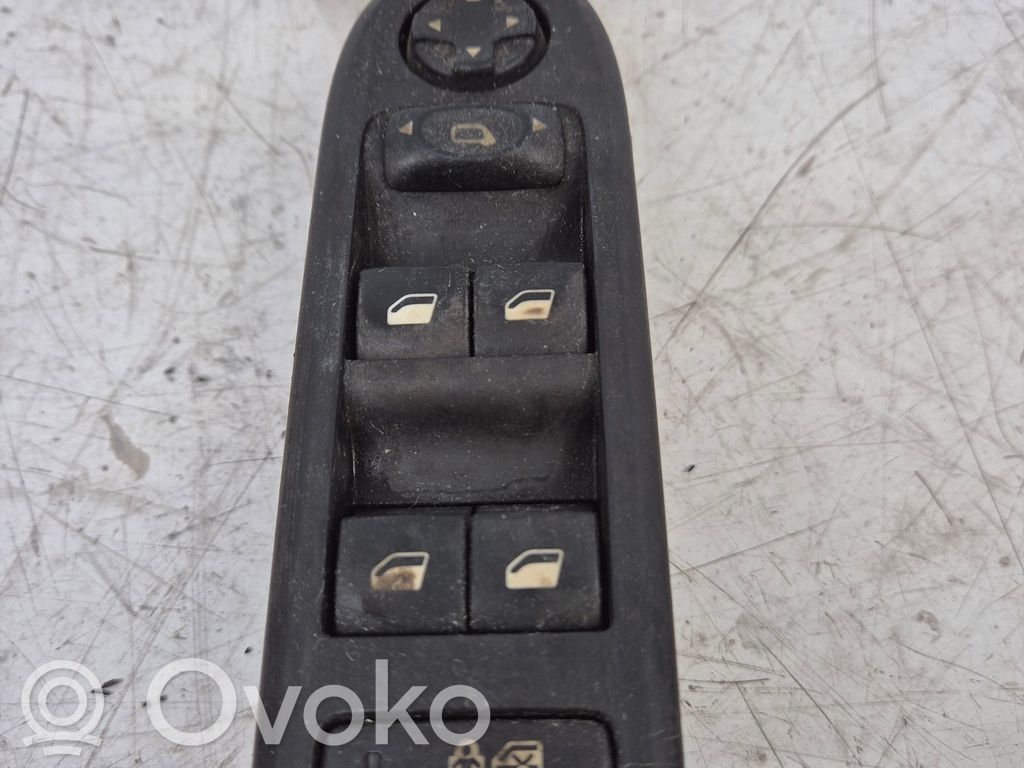 Peugeot 308 Electric window control switch 