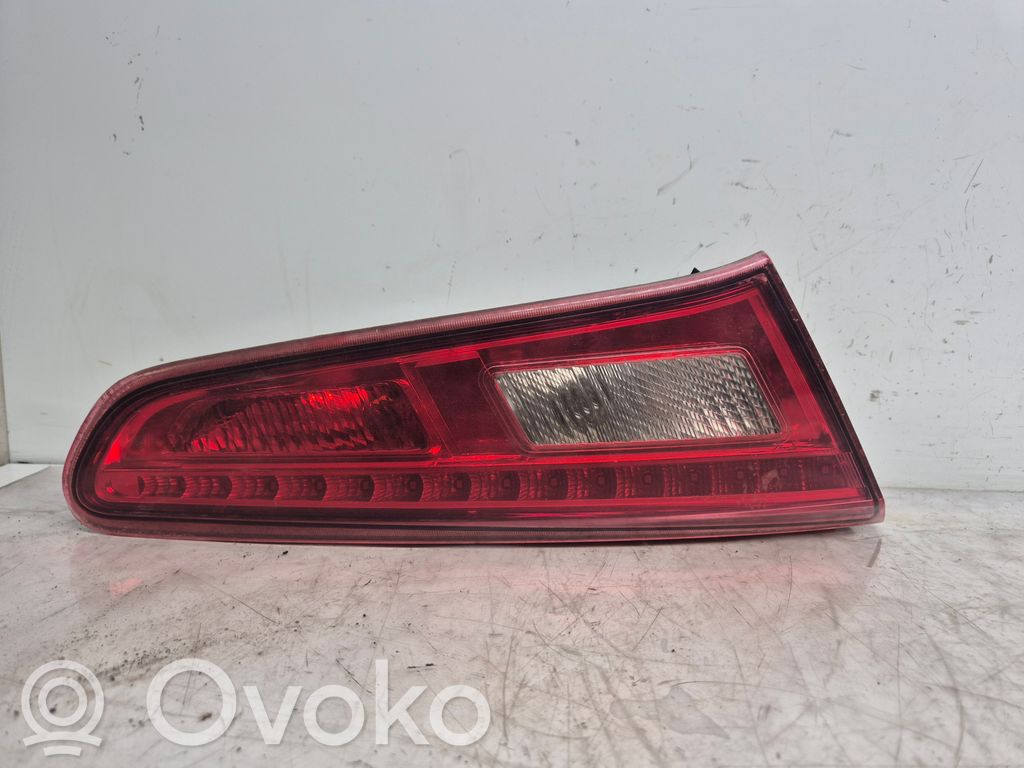 Alfa Romeo Giulietta Takaluukun takavalot 