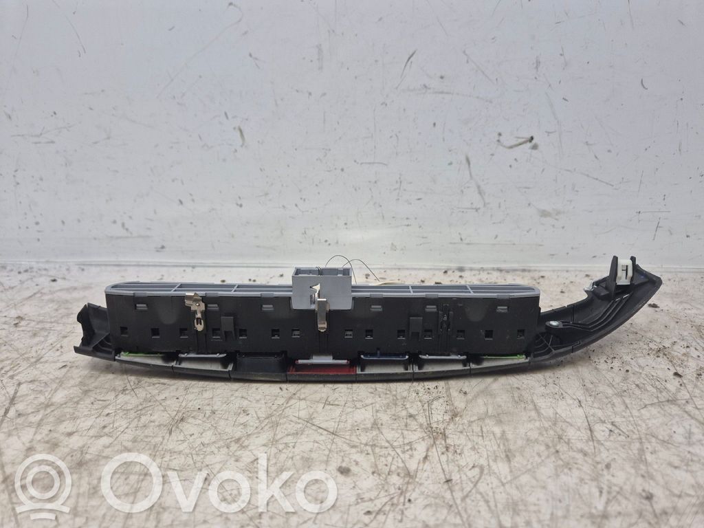 Fiat Tipo Hazard light switch 
