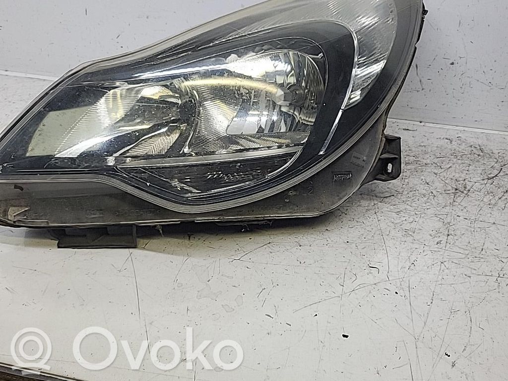 Opel Corsa D Priekinis žibintas 