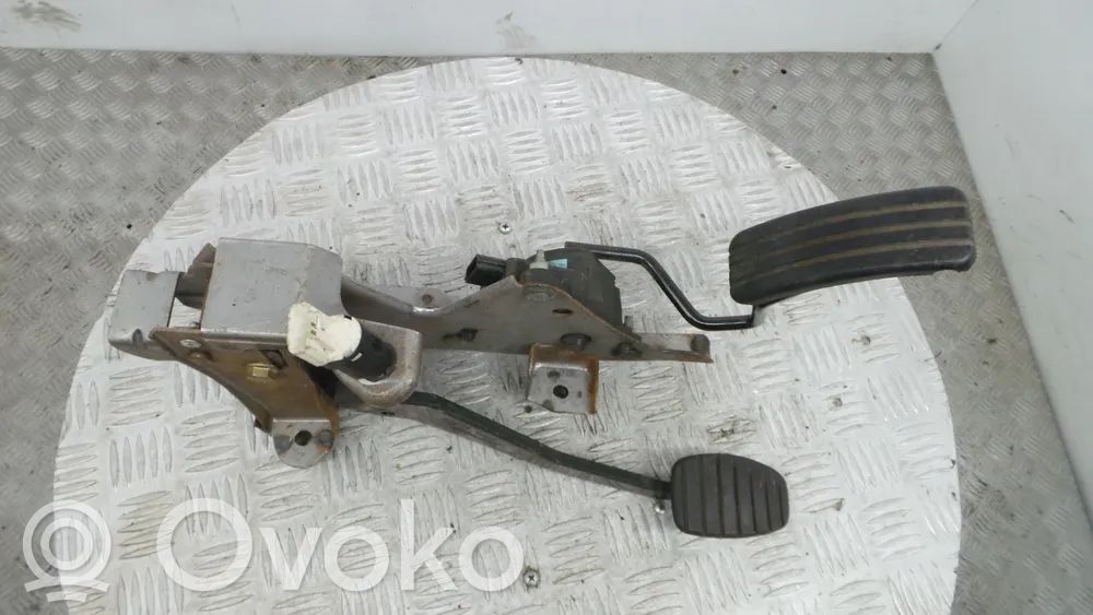 Renault Clio III Jarrupolkimen anturin kytkin 