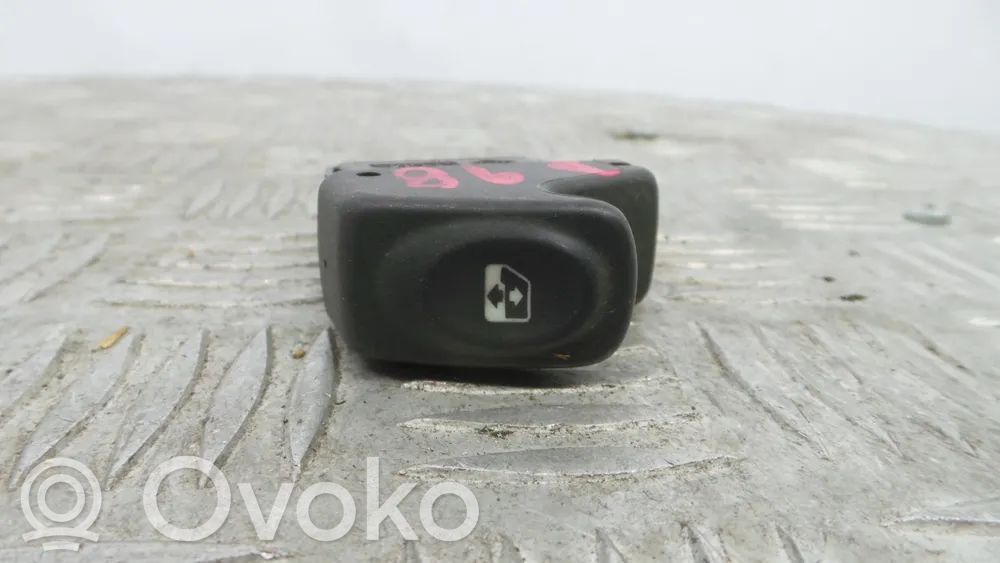 Renault Clio II Front door window switch trim 