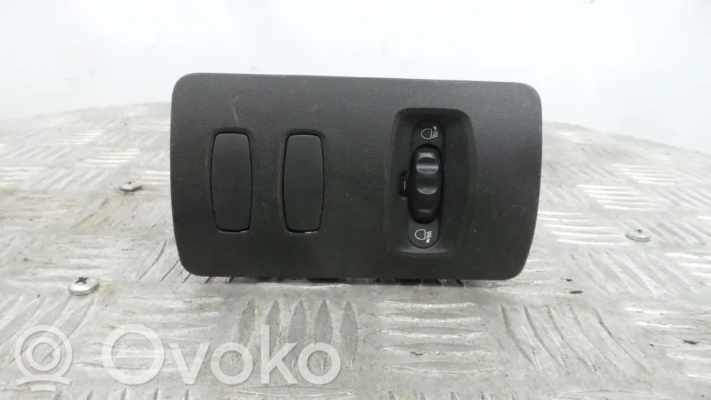 Renault Clio III Headlight level height control switch 
