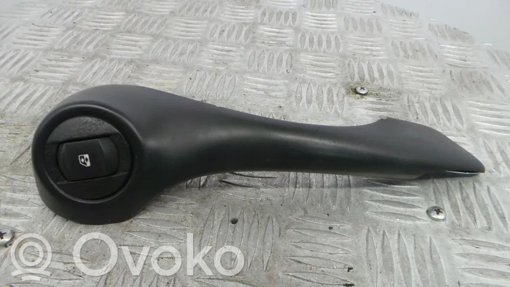 Renault Clio III Moldura del interruptor de la ventana de la puerta delantera 