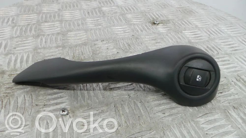 Renault Clio III Ramka przycisków otwierania szyby drzwi przednich 