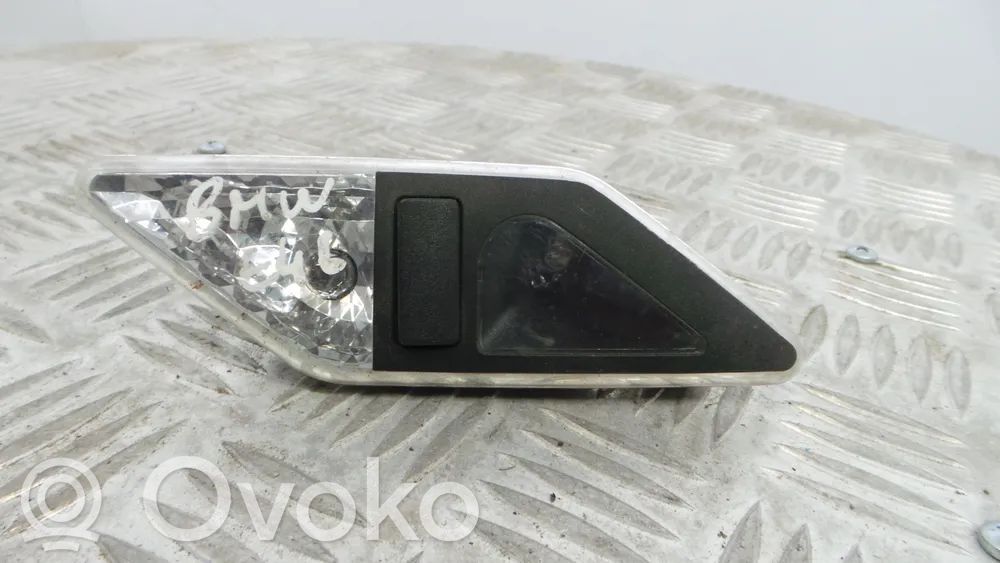 Front seat light   8375585