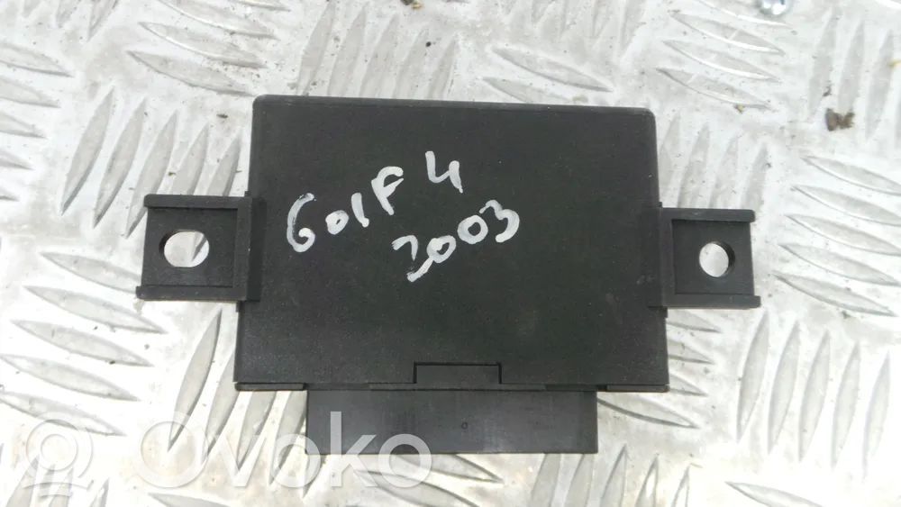 Volkswagen Golf IV Pysäköintitutkan (PCD) ohjainlaite/moduuli 