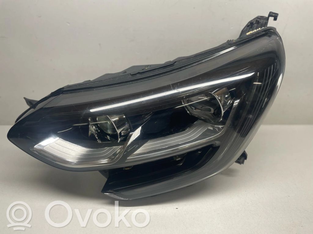 Renault Megane IV Phare frontale 