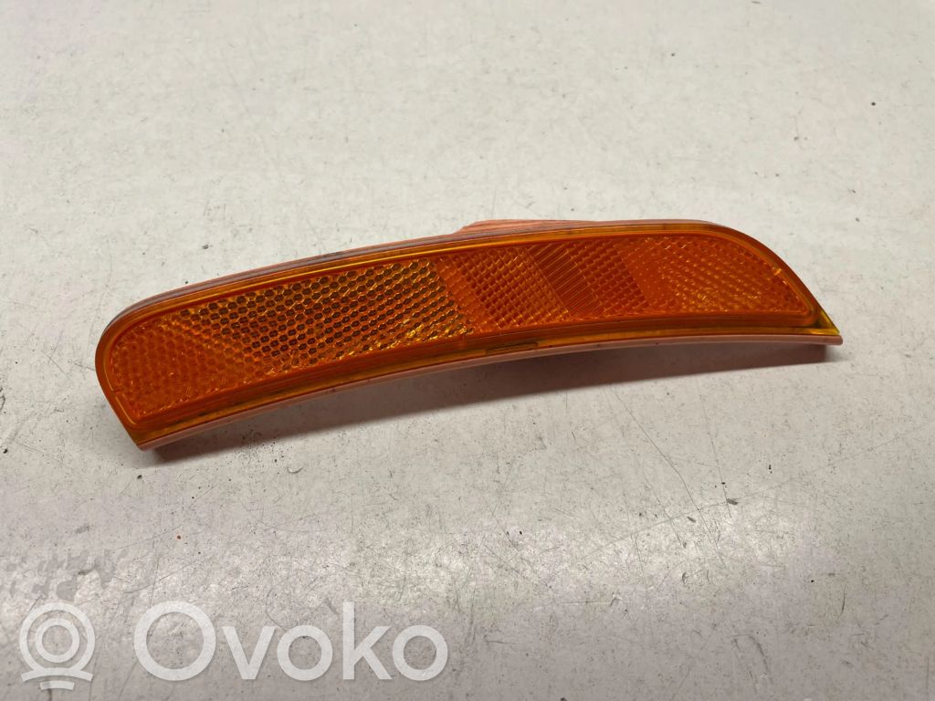 Chrysler Pacifica Front reflector 