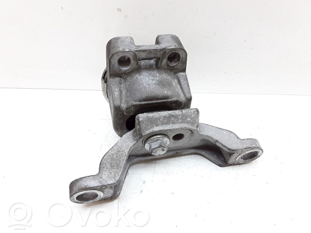 Volvo V70 Engine mount bracket 