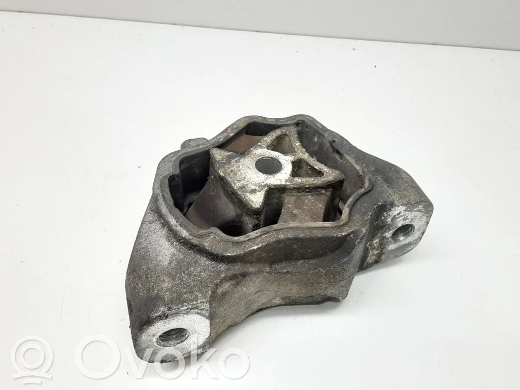 Volvo XC60 Engine mount bracket 