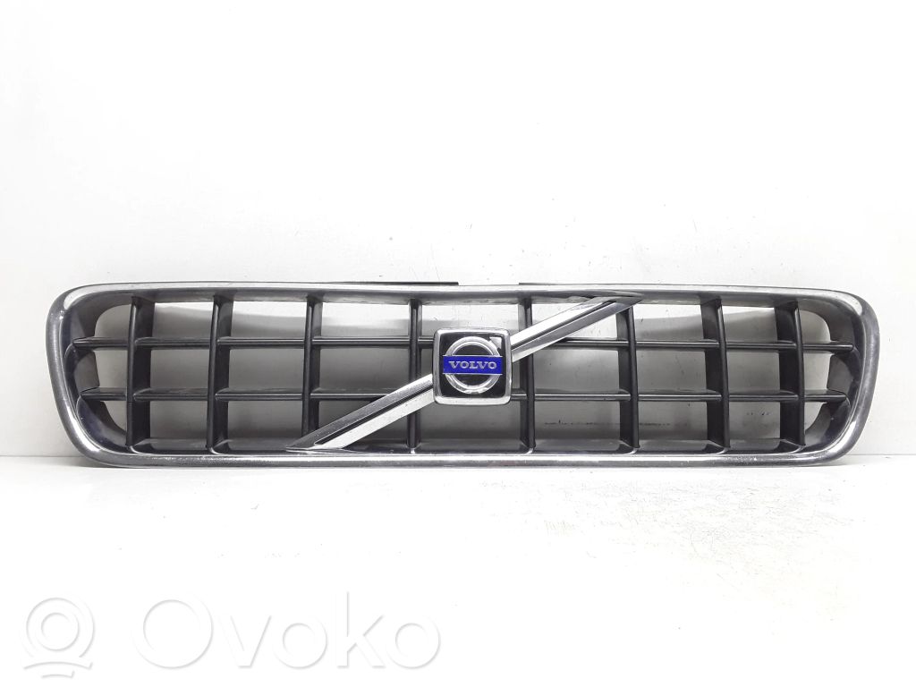 Volvo C70 Etupuskurin ylempi jäähdytinsäleikkö 