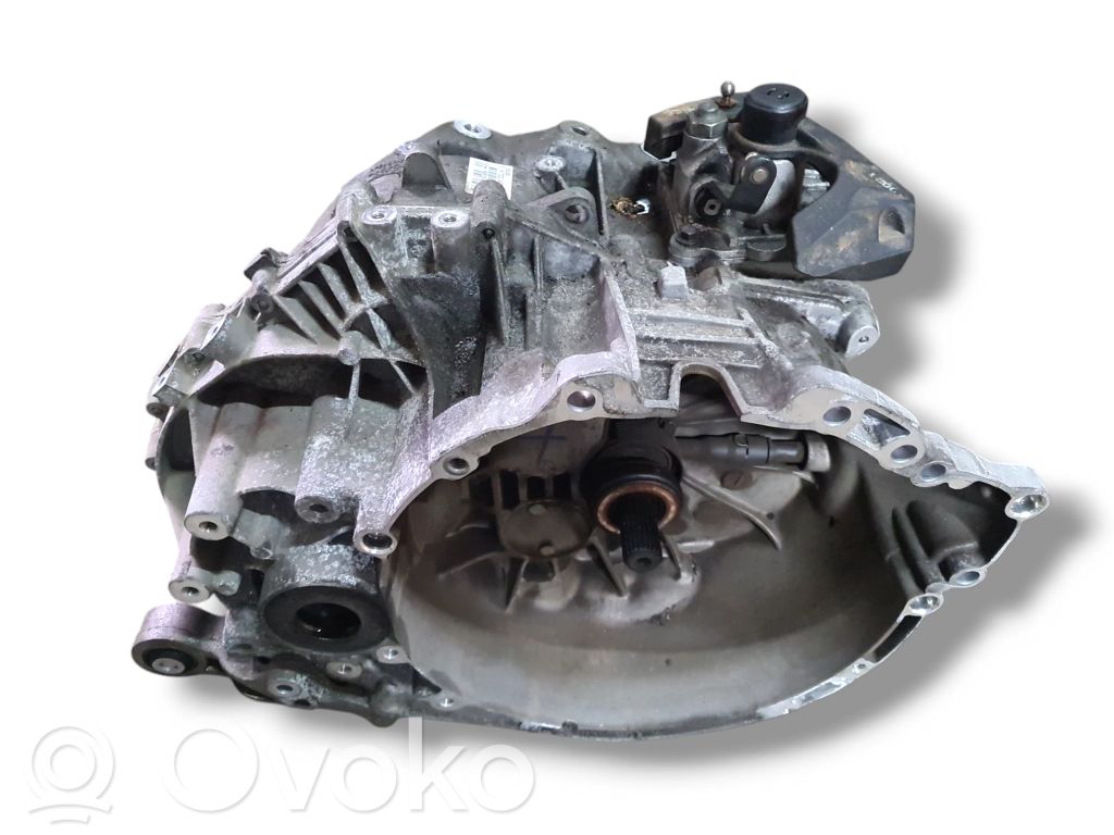 Volvo V40 Mechaninė 6 pavarų dėžė 