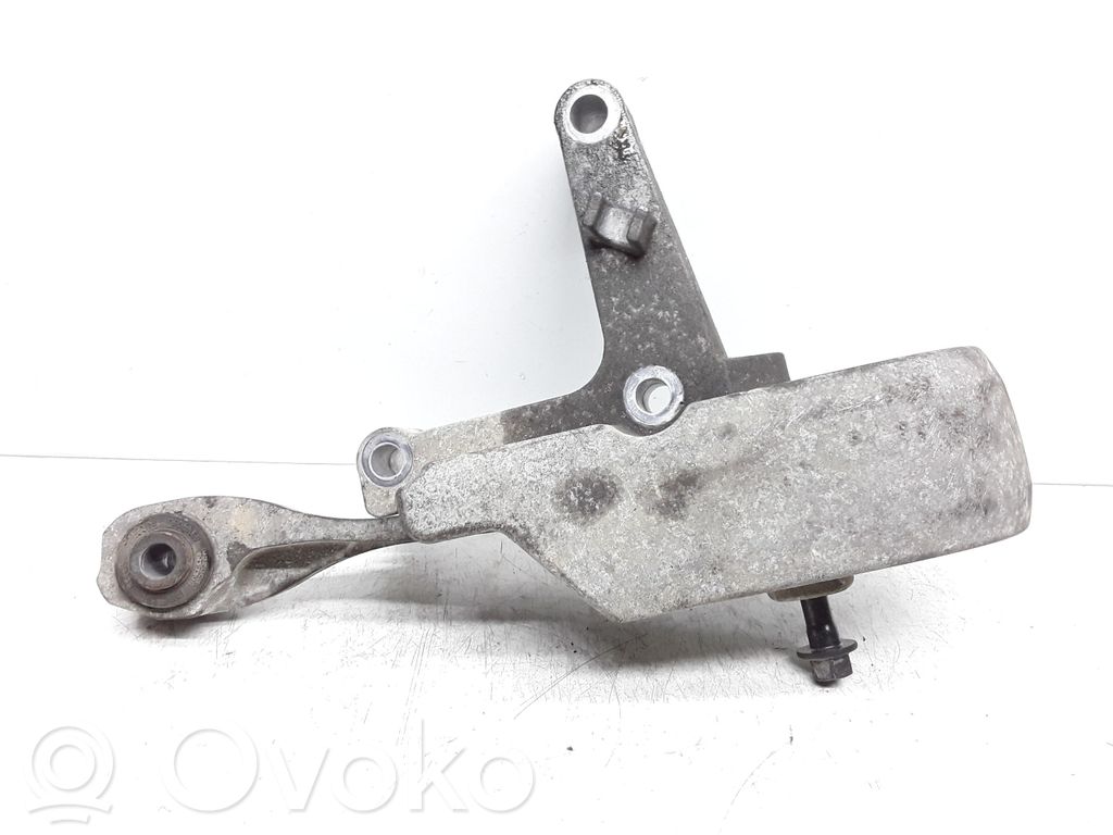 Volvo XC90 Engine mount bracket 