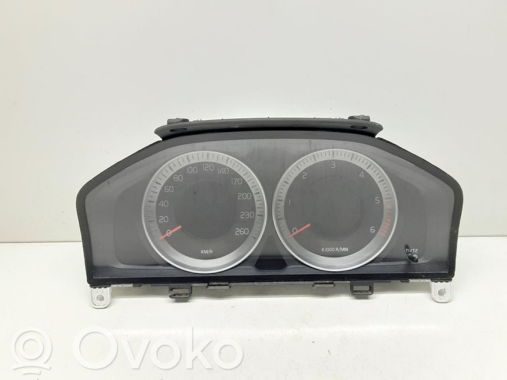 Volvo V70 Speedometer (instrument cluster) 
