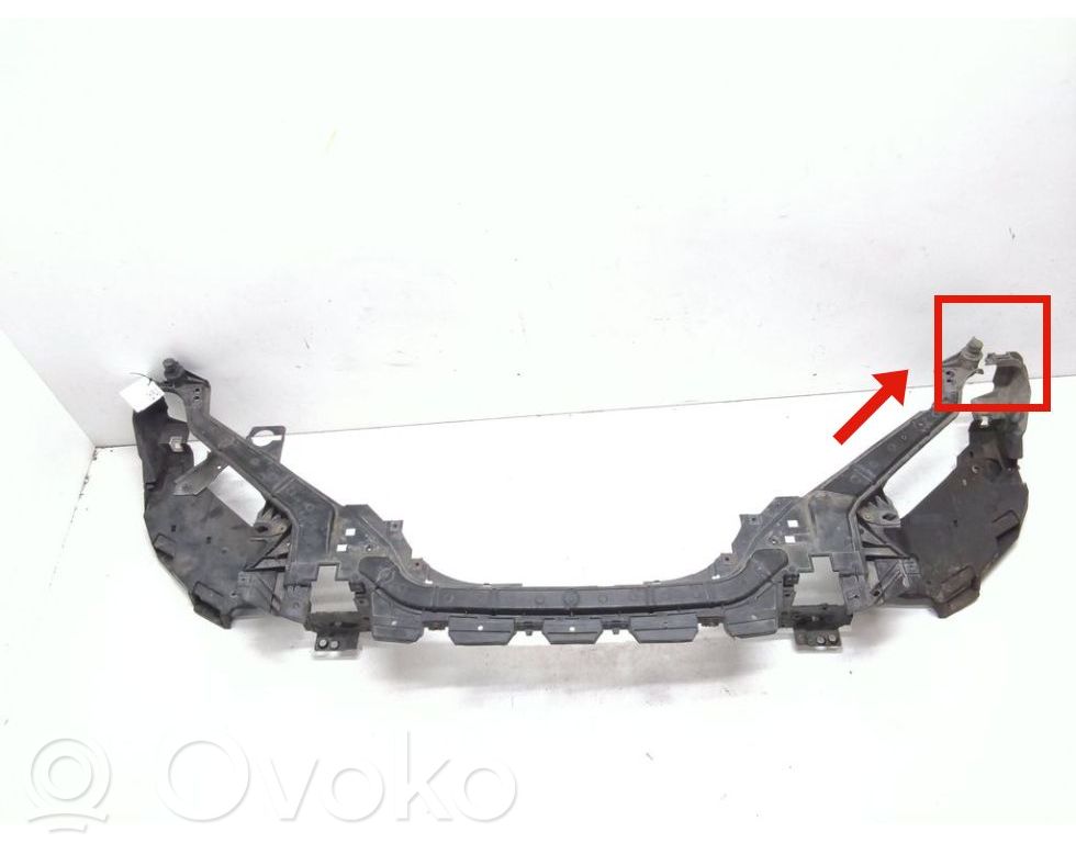Volvo V40 Pas przedni 