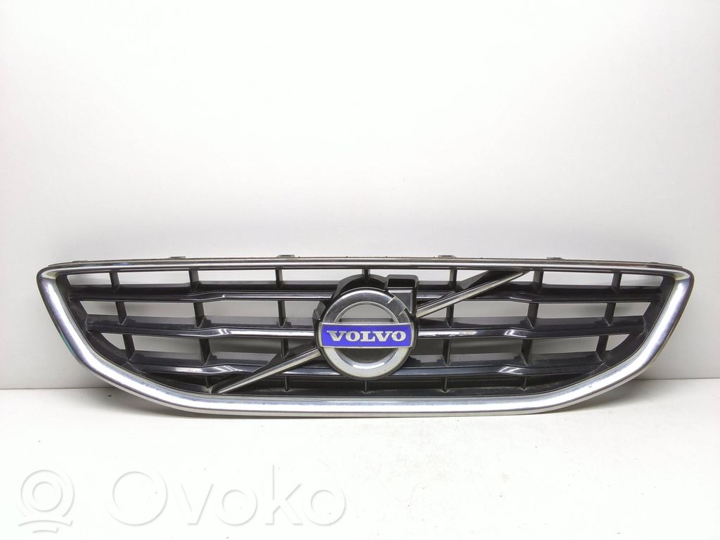 Volvo V40 Etupuskurin ylempi jäähdytinsäleikkö 