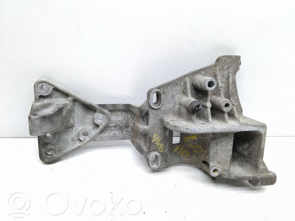Volvo V40 Generator/alternator bracket 