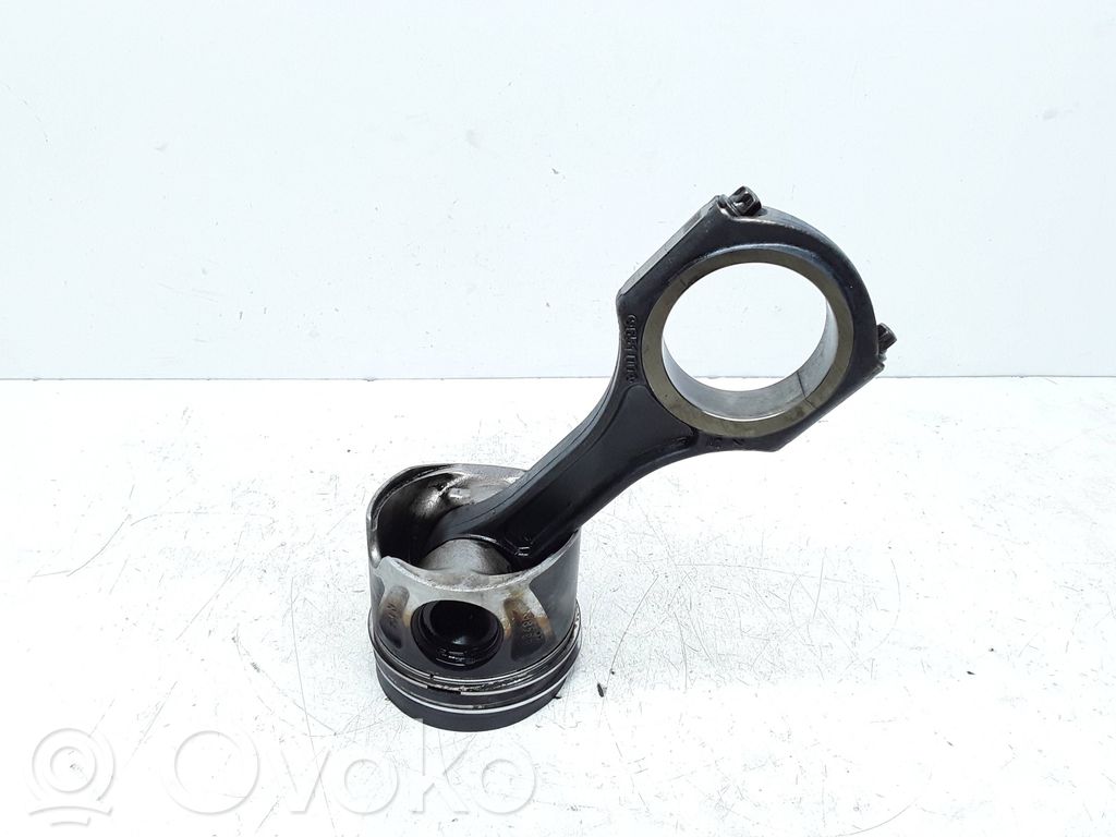 Mercedes-Benz E C207 W207 Piston avec bielle