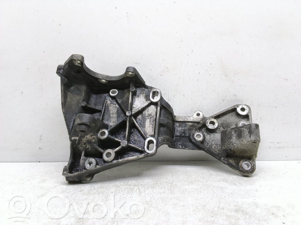 Volvo XC60 Mocowanie alternatora 
