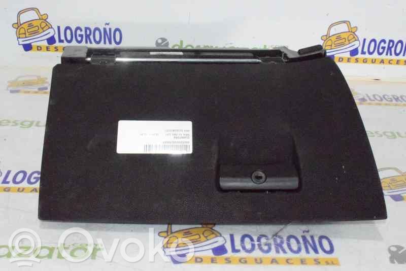Glove box   51163413777
