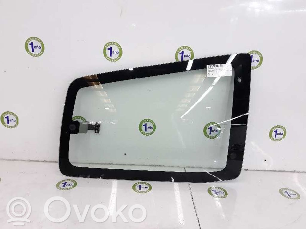 Mitsubishi Montero Ventanilla de ventilación de la puerta trasera 