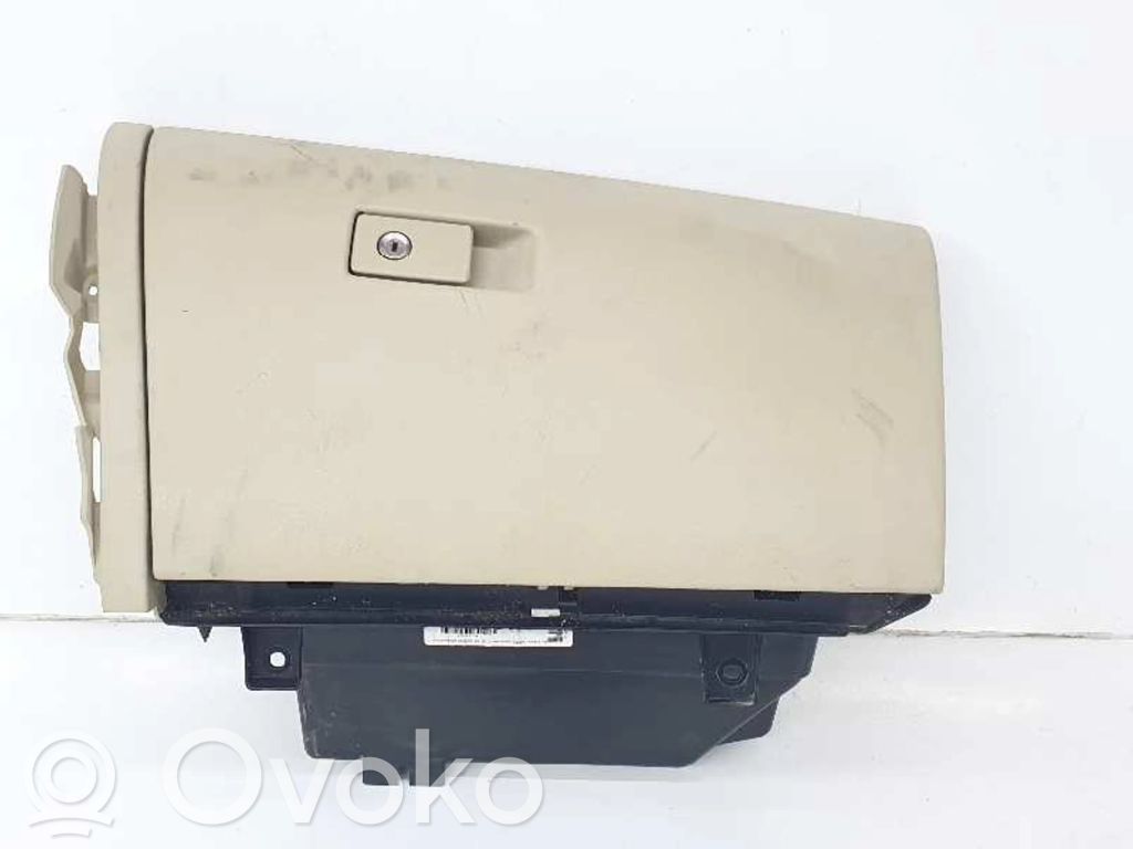 Guantera   39809224,8630202