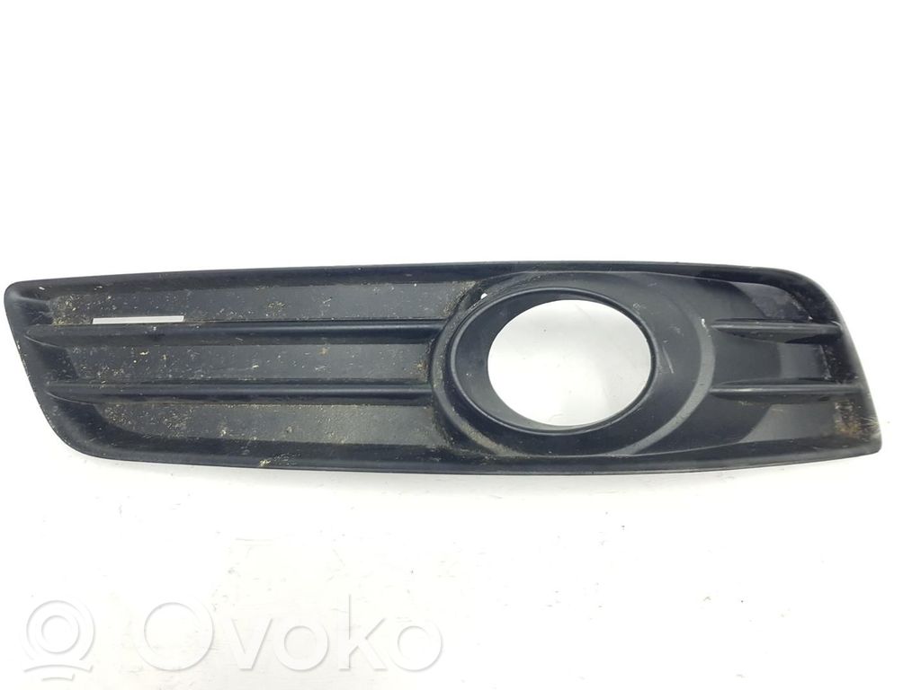 Etusäleikkö   8P0807682E,8P0807682E9B9,REJILLADERECHA