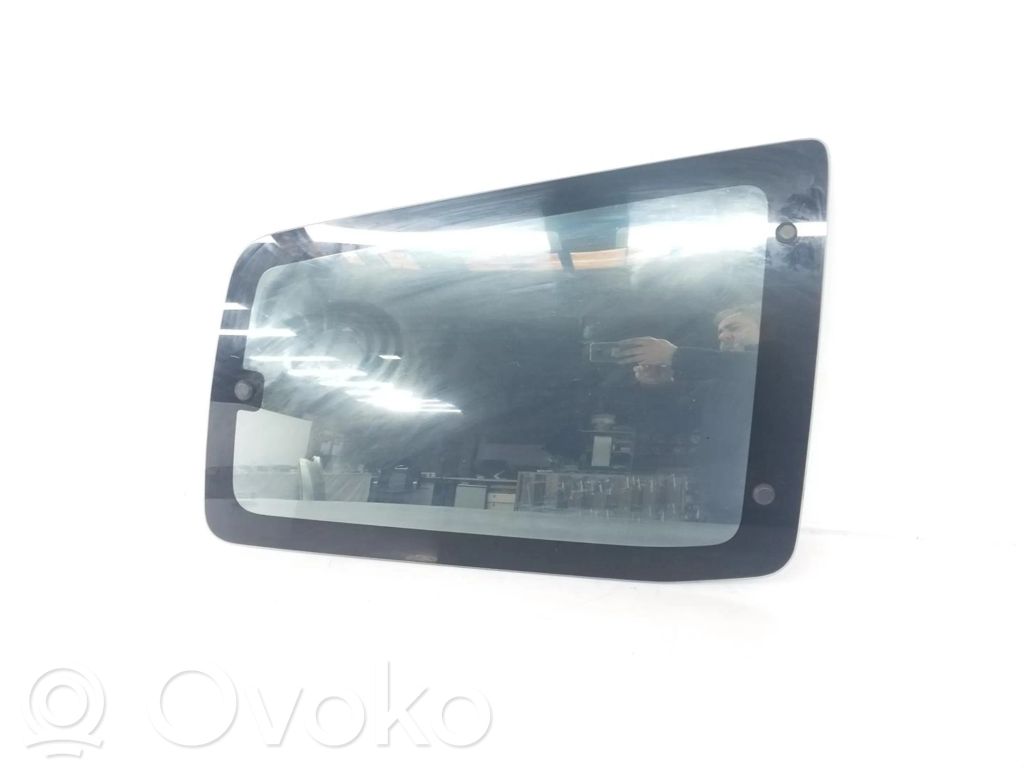 Mitsubishi Montero Ventanilla de ventilación de la puerta trasera 