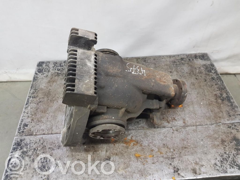 BMW 7 E65 E66 Galinis reduktorius 